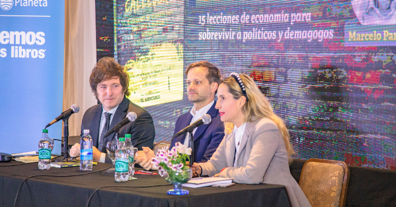 Javier Milei presentó en Argentina “El economista callejero” de Axel Kaiser